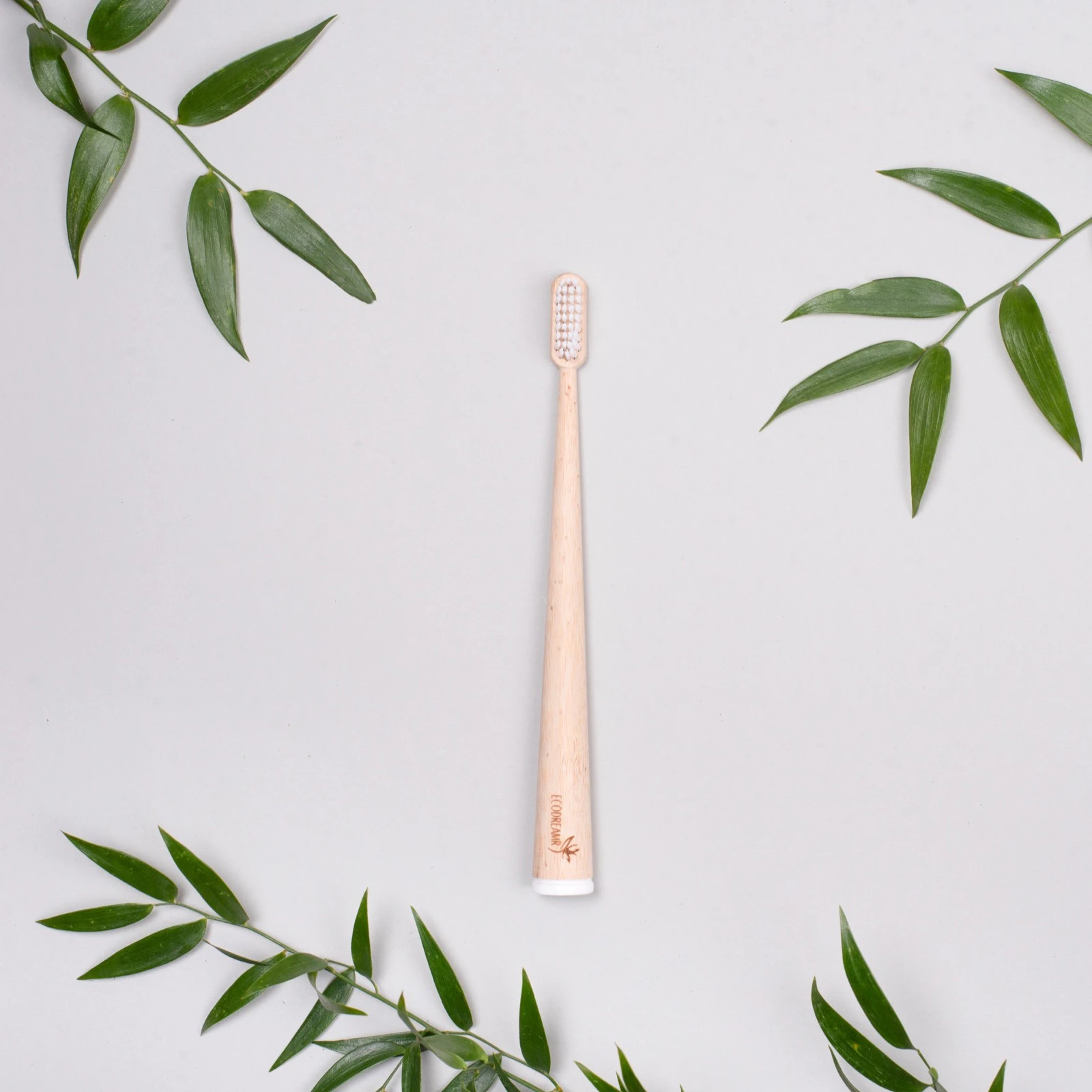 Brosse à dents en bambou pour enfants avec boîte (debout) - poils blancs