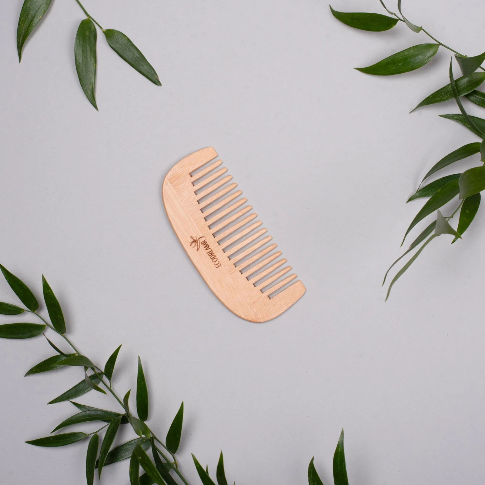 Peigne compact en bambou – usage quotidien